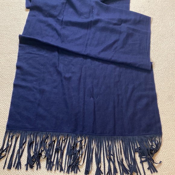 Navy wool elegant oversized wrap scarf with navy faux suede fringe trim 80 x 30 - Picture 4 of 10